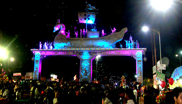 ଆରମ୍ଭ ହେଲା ଐତିହାସିକ କଟକ ବାଲିଯାତ୍ରା, ଉଦଘାଟନ କଲେ ମନ୍ତ୍ରୀ ବିକ୍ରମ କେଶରୀ ଆରୁଖ