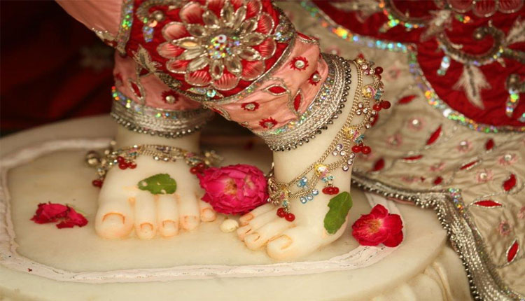 ଆଜି ପବିତ୍ର ଅଁଳା ନବମୀ, ଓଡିଆଣୀ ବେଶରେ ଦର୍ଶନ ଦେଉଛନ୍ତି ଶ୍ରୀରାଧା