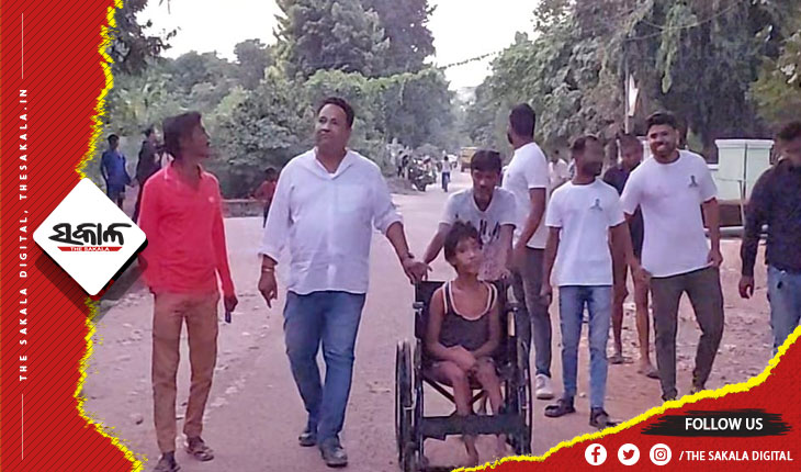 ଜୟ ଓଡ଼ିଶାର ‘ସହାୟତା’ ଜରିଆରେ ଭିନ୍ନକ୍ଷମ ନାବାଳକକୁ ହୁଇଲ ଚେୟାର ପ୍ରଦାନ