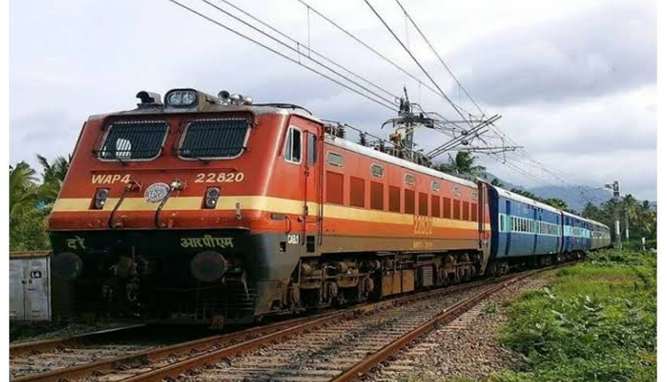 ସମ୍ଭାବ୍ୟ ବାତ୍ୟାକୁ ନେଇ ୫୪ଟି ଟ୍ରେନ୍‌କୁ ବାତିଲ କଲା ପୂର୍ବତଟ ରେଳବାଇ