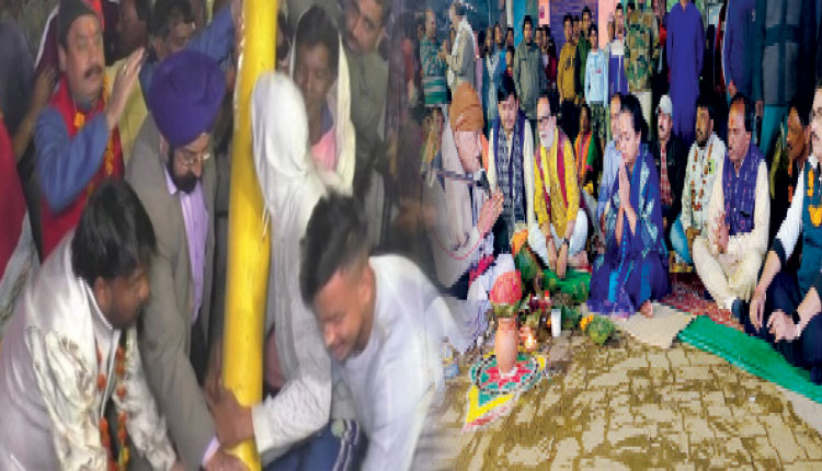 ବିଶ୍ୱପ୍ରସିଦ୍ଧ ବରଗଡ଼ ଧନୁଯାତ୍ରା ପାଇଁ ଶୁଭସ୍ତମ୍ଭ  ଓ ଇନ୍ଦ୍ରଧ୍ୱଜ ସ୍ଥାପିତ