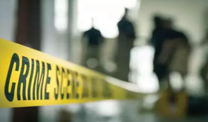 ମୋବାଇଲରେ କଥାହେବାକୁ ମନା କରିବାରୁ ବାପାମାଆଙ୍କୁ ପନିକିରେ ଆକ୍ରମଣ କଲା ଝିଅ