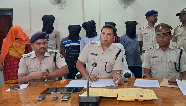 ବ୍ରାଉନସୁଗାର ଡିଲବେଳେ ଚଢ଼ାଉ କଲା ପୋଲିସ; ଲେଡିଡନ ସମେତ ୬ଗିରଫ, ୨୬୨ ଗ୍ରାମ ବ୍ରାଉନସୁଗର ଜବତ