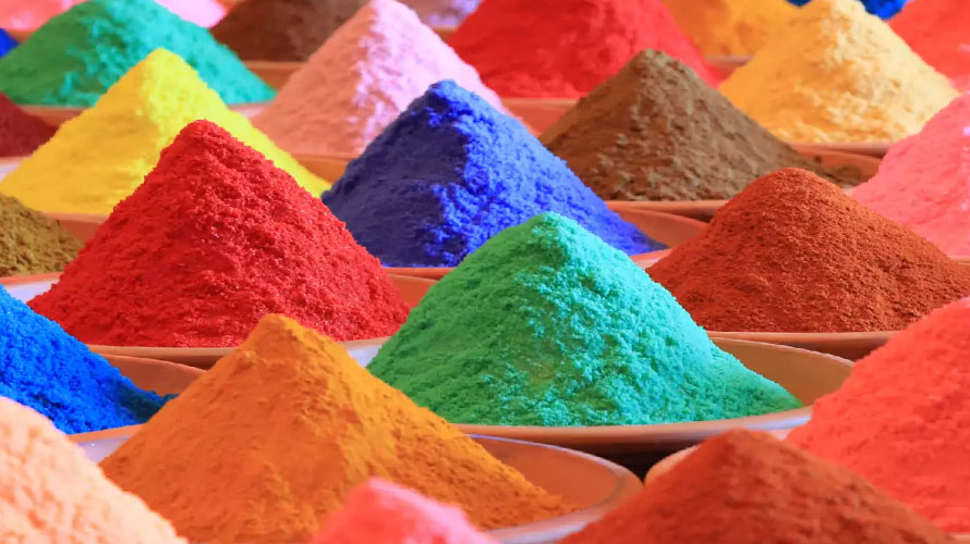 ବାସ୍ତୁ ଅନୁସାରେ ରଙ୍ଗ ଚୟନ କରି ଖେଳନ୍ତୁ ହୋଲି, ଭାଗ୍ୟରେ ଉନ୍ନତି ଆସିବା ସହ ଦୂର ହେବ ନକାରାତ୍ମକ ଶକ୍ତି