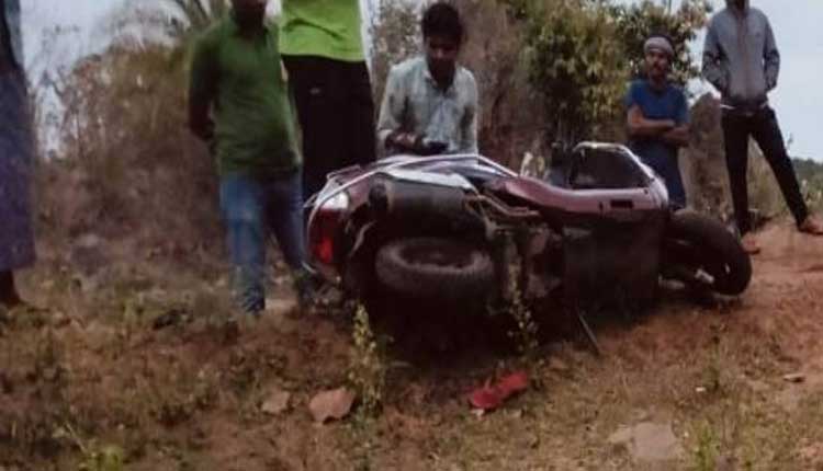 ବ୍ରିଜରୁ ସ୍କୁଟି ଖସି ୩ ସାଙ୍ଗଙ୍କ ମୃତ୍ୟୁ