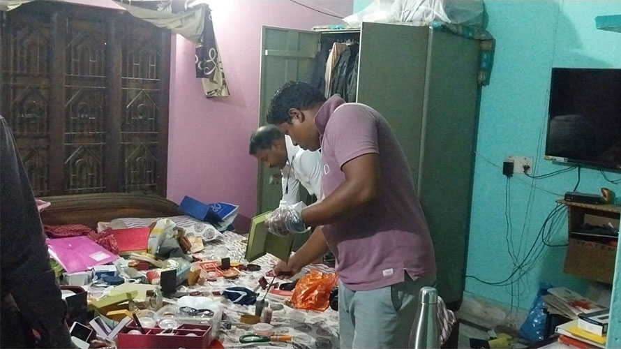 ଫିଲ୍ମ ଷ୍ଟାଇଲରେ ଲୁଟ୍‌ : ଘରେ ପଶି ହାଣିଲେ, ୧୦ ଲକ୍ଷ ଟଙ୍କାର ଅଳଙ୍କାର ଲୁଟିନେଲେ