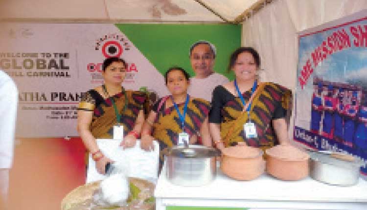 ମହିଳାଙ୍କୁ ସ୍ୱାବଲମ୍ବୀ କରିଛି ଖରାଦିନିଆ ଥଣ୍ଡା ପାନୀୟ, ବଢୁଛି ମାଣ୍ଡିଆ ଲସି ଓ ଜୁସ୍‌‌ର ଚାହିଦା