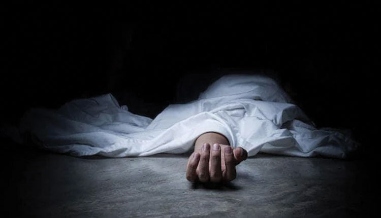 ବୈତରଣୀ ନଦୀକୁ ଡେଇଁ ଯୁବକଙ୍କ ଆତ୍ମହତ୍ୟା ସନ୍ଦେହ: ଗେମନ ବ୍ରିଜ୍ ଉପରୁ ମିଳିଲା ମୋବାଇଲ୍ ଓ ଜୋତା