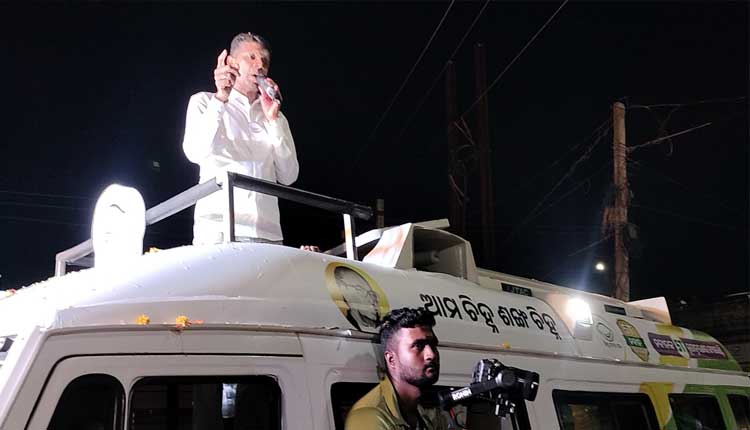 ଖୋର୍ଦ୍ଧାରେ କାର୍ତ୍ତିକ ପାଣ୍ଡିଆନଙ୍କ ବିଶାଳ ରୋଡ ଶୋ: ଯୋଡି ଶଙ୍ଖରେ ଭୋଟ ଦେବାକୁ କଲେ ନିବେଦନ
