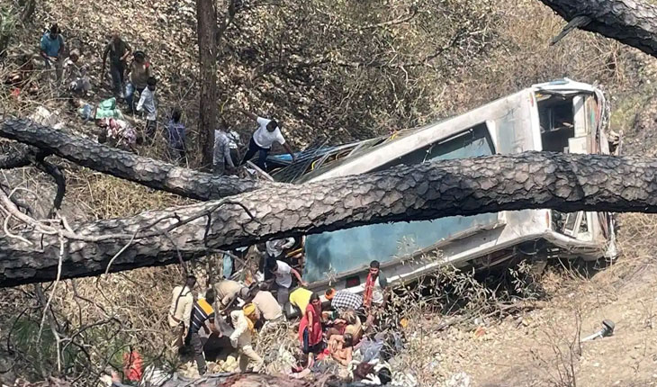 ଜମ୍ମୁ-କଶ୍ମୀରରେ ଭୟଙ୍କର ସଡ଼କ ଦୁର୍ଘଟଣା: ୧୫୦ ଫୁଟ ତଳକୁ ଖସିଲା ତୀର୍ଥଯାତ୍ରୀ ବସ୍, ୨୧ ମୃତ