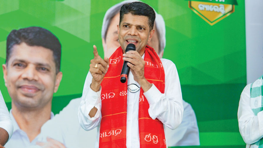 ଜଣେ କେନ୍ଦ୍ରମନ୍ତ୍ରୀ ଓ ଭୁବନେଶ୍ୱର ସାଂସଦଙ୍କ ପାଇଁ ଶ୍ରୀମନ୍ଦିର ପରିକ୍ରମା ପ୍ରକଳ୍ପ-ଏକାମ୍ର ପ୍ରକଳ୍ପ କାମ ବିଳମ୍ବ ହେଲା: କାର୍ତ୍ତିକ ପାଣ୍ଡିଆନ