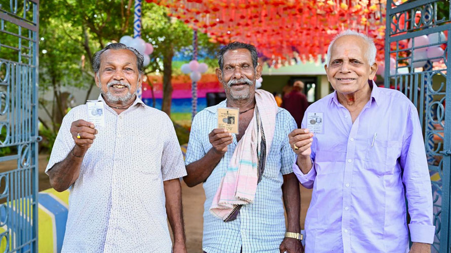 ଭୋଟ୍ ଦେଉଛି ଓଡିଶା : ଦିନ ୧ ଟା ସୁଦ୍ଧା  ୩୫.୩୧ ପ୍ରତିଶତ ହୋଇଛି ମତଦାନ