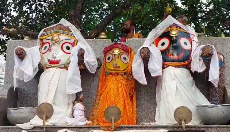 ଦ୍ୱିତୀୟ ଶ୍ରୀକ୍ଷେତ୍ରରେ ମହାପ୍ରଭୁଙ୍କ ପବିତ୍ର ସ୍ନାନଯାତ୍ରା, ଦର୍ଶନ କରୁଛନ୍ତି ଲକ୍ଷାଧିକ ଭକ୍ତ