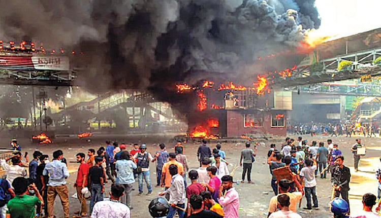 ବାଂଲାଦେଶରେ ସଂରକ୍ଷଣ ବିରୋଧୀ ଆନ୍ଦୋଳନ ଅଣାୟତ୍ତ, ଦେଖିବା ମାତ୍ରେ ଗୁଳି ନିର୍ଦ୍ଦେଶ