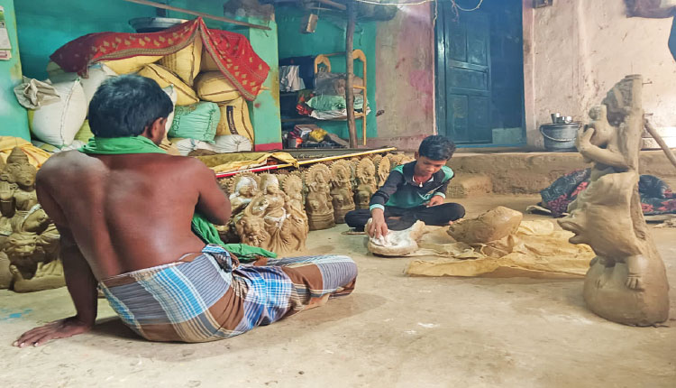 ଜୀବନ ଜୀବିକା ଚିନ୍ତାରେ କୁମ୍ଭକାରଙ୍କ ପରିବାର