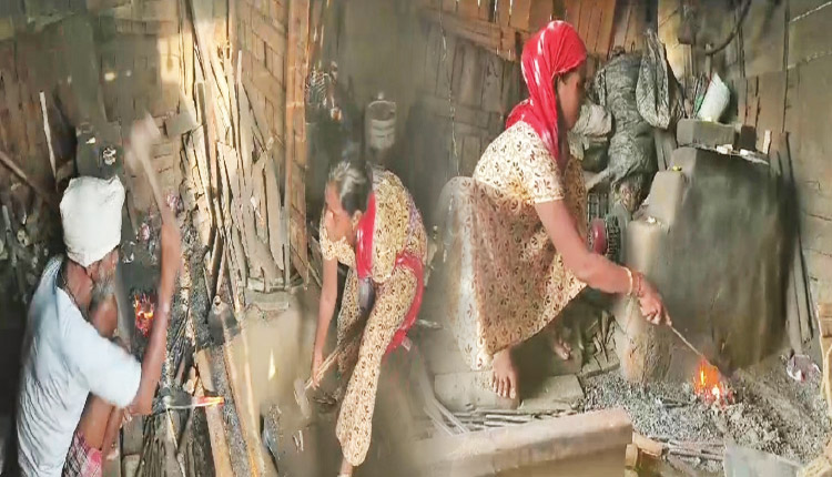 କମାରଶାଳରେ କାମ କରି ଉଭୟ ପୁରୁଷ ଏବଂ ନାରୀ ସମାଜ ପାଇଁ ଉଦାହରଣ ସାଜିଛନ୍ତି କୁମାରୀ ସୁନିତା