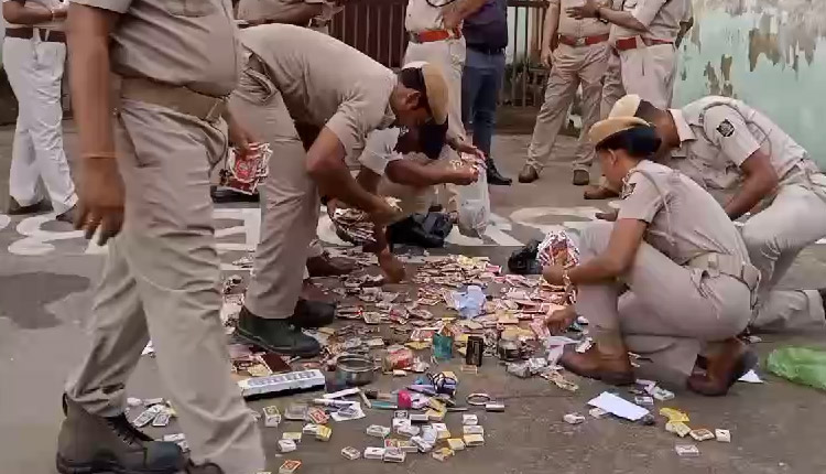 ନୟାଗଡ଼ର ୪ଜେଲରେ ବଡ଼ ଧରଣର ଚଢ଼ଉ, ଟଙ୍କା ସହ ପୁଳା ପୁଳା ଗୁଟଖା ଜବତ