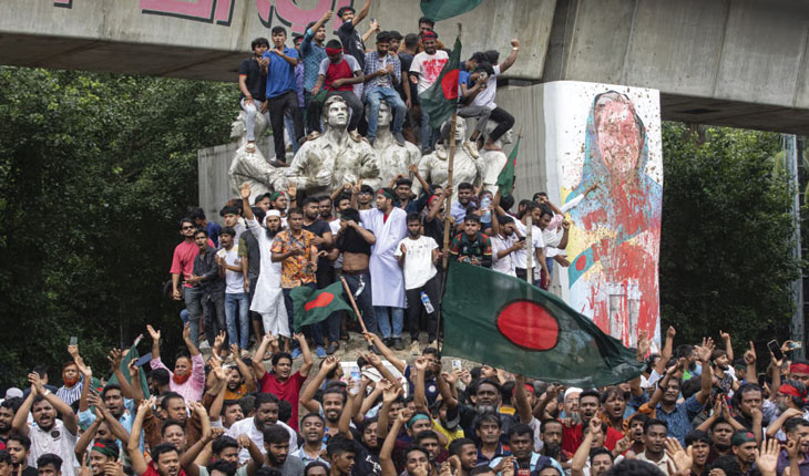 ବାଂଲାଦେଶ ହିଂସା: ପ୍ରଧାନମନ୍ତ୍ରୀଙ୍କ ଇସ୍ତଫା ପରେ ଶାସନ ଭାର ହାତକୁ ନେଲା ସେନା, ବିଏସ୍‌ଏଫ୍‌କୁ ହାଇ ଆଲର୍ଟ ଜାରି