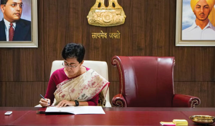 ମୁଖ୍ୟମନ୍ତ୍ରୀ ଭାବେ ଦାୟିତ୍ୱ ନେଲେ ଆତିଶୀ ମାର୍ଲେନା, କେଜ୍ରିଓ୍ୱାଲଙ୍କ ପାଇଁ ଖାଲିରିଖିଲେ ଆଉ ଏକ ଚୌକି….