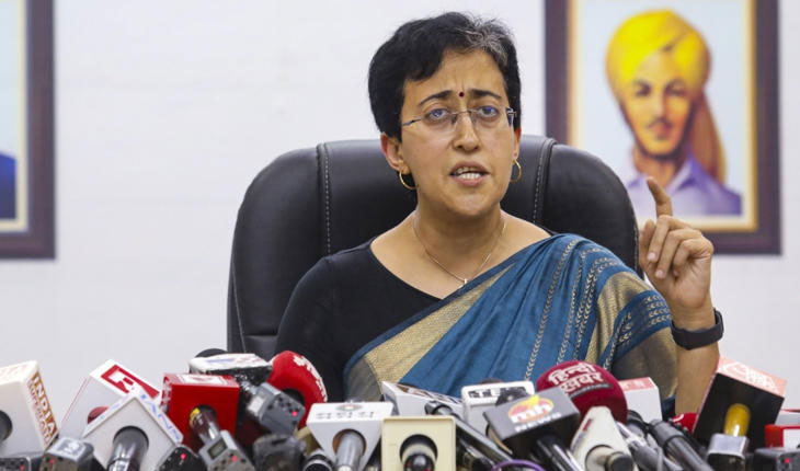 ଆପର ସାଂଘାତିକ ଅଭିଯୋଗ: ଉପରାଜ୍ୟପାଳଙ୍କ ନିର୍ଦ୍ଦେଶରେ ସରକାରୀ ବଙ୍ଗଳାରୁ ଫିଙ୍ଗିଦେଲେ ମୁଖ୍ୟମନ୍ତ୍ରୀଙ୍କ ଜିନିଷପତ୍ର