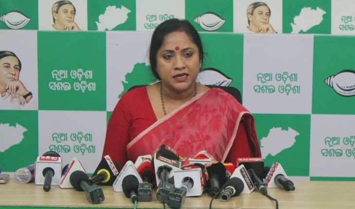 ମୁଖ୍ୟମନ୍ତ୍ରୀଙ୍କ ରୋଡ଼ ଶୋ' ପାଇଁ ରାସ୍ତାରେ ବିଜେପିର ଷ୍ଟେଜ କରାଯିବା ପ୍ରସଙ୍ଗକୁ ନେଇ ବର୍ଷିଲା ବିଜେଡି