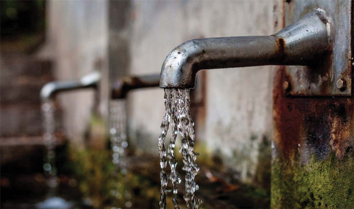 ଶୁଣିଲାନି ପ୍ରଶାସନ, ପାଣି ପାଇଁ ରାସ୍ତାରେ ଗରା, ବାଲଟି ରଖି ଗ୍ରାମବାସୀଙ୍କ ରାସ୍ତା ଅବରୋଧ 