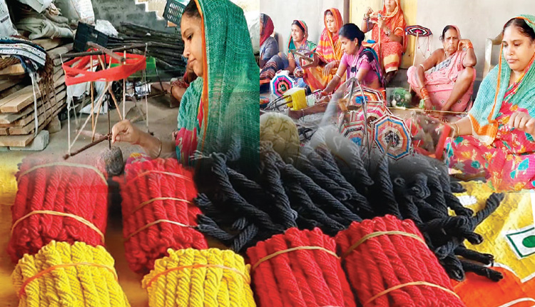 ବୃତ୍ତି ପାଖରେ ବନ୍ଧା ଅନୁଗୁଳ ଜିଲ୍ଲା ମହିଧରପୁର ଗାଁର ପ୍ରାୟ ୫୦ଟି ବୁଣାକାର ପରିବାର