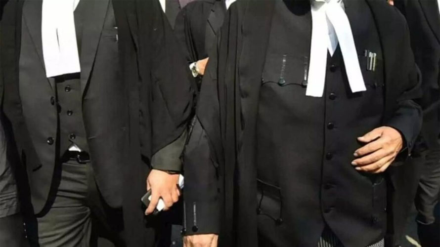 ଓକିଲଙ୍କୁ ଏସିଡ୍ ମାଡ଼, ବରିଷ୍ଠ ଆଇନଜୀବୀଙ୍କ ଘରେ ପଶି ଏସିଡ୍ ଫିଙ୍ଗିଲେ ଦୁର୍ବୃତ୍ତ