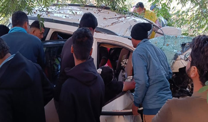 ଭାରସାମ୍ୟ ହରାଇ ଗଛରେ ପିଟିହେଲା କାର, ରାତିସାରା ଗୁରୁତର ଅବସ୍ଥାରେ କାର ଭିତରେ ପଡ଼ି ରହିଥିଲେ ଚାଳକ…