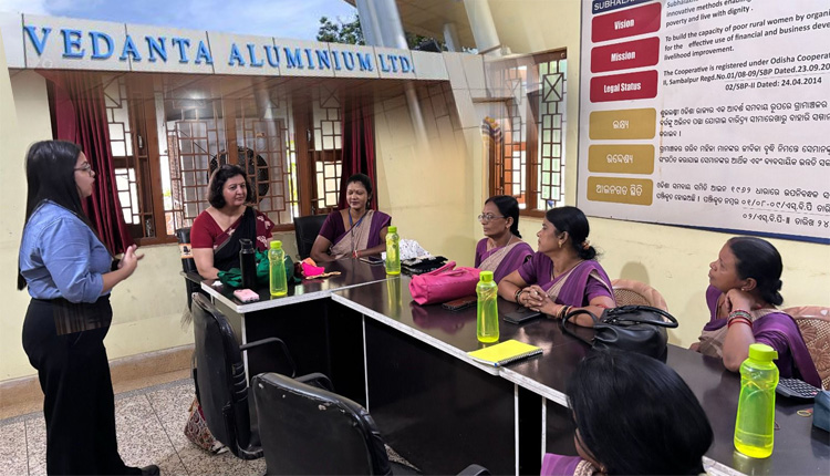 ବେଦାନ୍ତ ଆଲୁମିନିୟମ ଝାରସୁଗୁଡାରେ ମାସିକ ରୁତୁସ୍ରାବ ବର୍ଜ୍ୟବସ୍ତୁ ପରିଚାଳନା ଉପରେ ତାଲିମ କାର୍ଯ୍ୟକ୍ରମ ଆୟୋଜନ କରିଛି