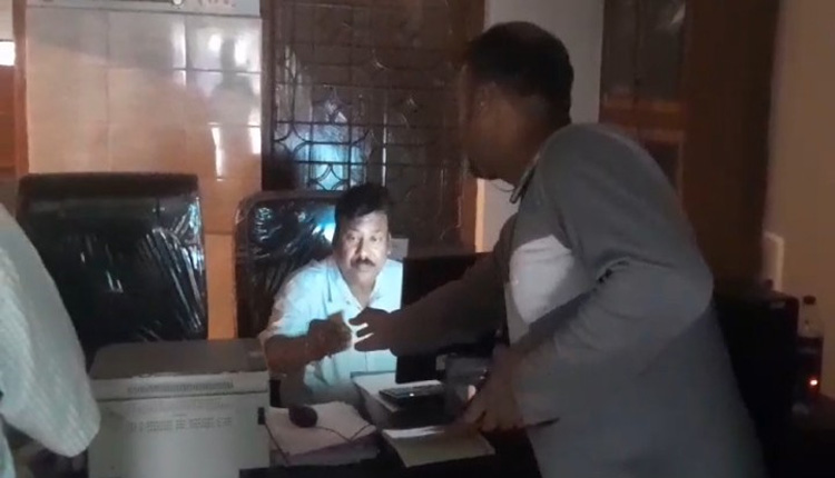 ସ୍ପଷ୍ଟ ଦିବାଲୋକରେ ଜିଲ୍ଲାରେ ଚାଲିଛି ଲଘୁ ଖଣିଜର ହରିଲୁଟ