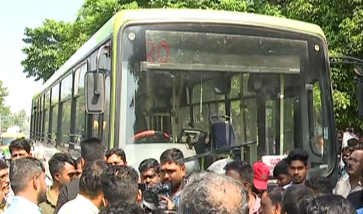 ‘ମୋ ବସ୍’ ଧକ୍କାରେ ୨ ଗୁରୁତର: ଘଟଣାସ୍ଥଳରେ ଉତ୍ତେଜନା, ମୋ ବସ’ କୁ ଅଟକାଇଲେ ଲୋକେ