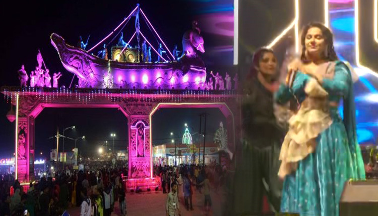 କଟକ ବାଲିଯାତ୍ରାରେ ଅପ୍ରୀତିକର ପରିସ୍ଥିତି; କଣ୍ଠଶିଳ୍ପୀ ଅସୀମା ପଣ୍ଡାଙ୍କୁ ଷ୍ଟେଜରୁ ଓହ୍ଲାଇ ଦେଲା ପୋଲିସ