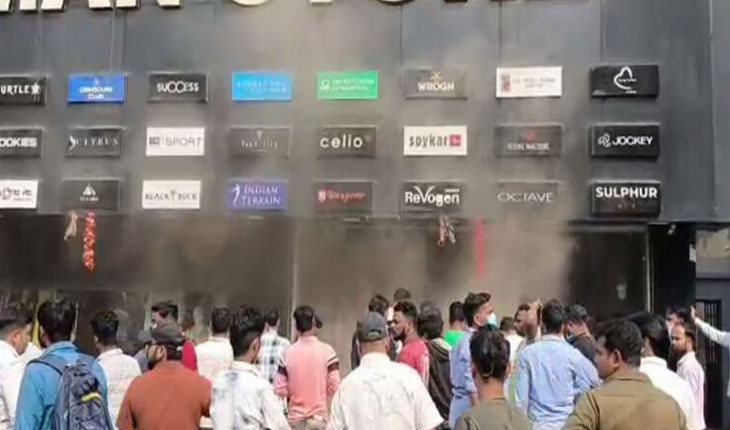 ଡ୍ରେସ ଶୋ’ ରୁମରେ ଅଗ୍ନିକାଣ୍ଡ, ଲକ୍ଷାଧିକ ଟଙ୍କାର ସମ୍ପତ୍ତି ପୋଡ଼ି ପାଉଁଶ