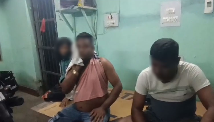 ବ୍ୟାଙ୍କରେ ନକଲି ସୁନା ବନ୍ଧକ ଦେଇ ହଟହଟା ହେଲେ ଦୁଇ ଯୁବକଙ୍କ ସହ ଜଣେ ମହିଳା