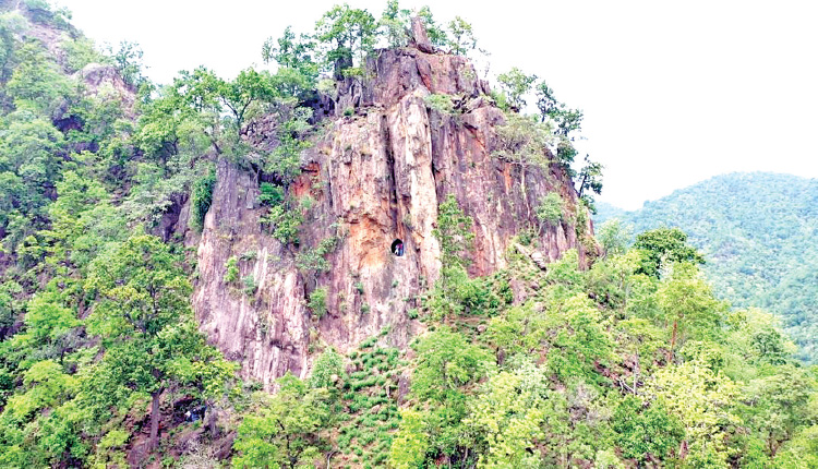 ପ୍ରକୃତିର ଅପାର ଦାନ: ଦେଉଳଝରି