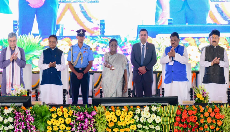 ବାଙ୍ଗିରିପୋଷିରେ ୩ରେଳପଥ ସହିତ ୬ଟି ପ୍ରକଳ୍ପର ଭିତ୍ତିପ୍ରସ୍ତର ସ୍ଥାପନ କଲେ ରାଷ୍ଟ୍ରପତି