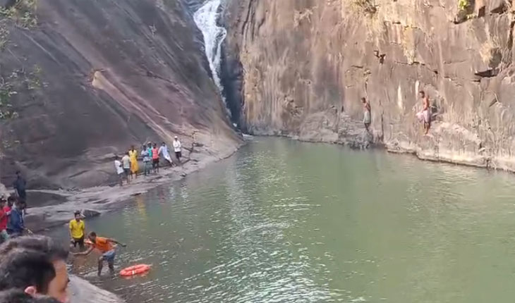 ସେଲ୍ଫି ଉଠାଇବା ହେଲା କାଳ: ପିକନିକ ଆସି ବୁଡ଼ି ଗଲେ ଛାତ୍ର, ୨୦ଘଣ୍ଟାରୁ ଉର୍ଦ୍ଧ୍ବ ସମୟ ପରେ ମିଳିଲା ମୃତଦେହ