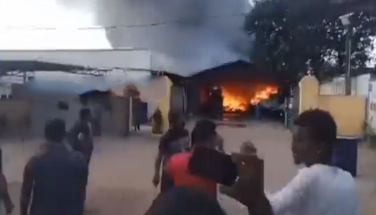 ରାୟଗଡ଼ାର ଏକ ଗୋଦାମରେ ଭୟାବହ ଅଗ୍ନିକାଣ୍ଡ, ନିଆଁ ଆଁରେ ଜଳିଗଲା ଲକ୍ଷାଧିକ ଟଙ୍କାର ସମ୍ପତ୍ତି