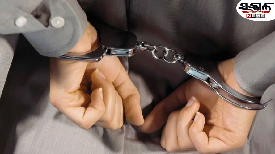 ବିଦେଶ ଫେରନ୍ତାଙ୍କୁ ଲୁଟ୍ କରି ଚମ୍ପଟ ମାରିଥିବା କ୍ୟାବ ଡ୍ରାଇଭର ଗିରଫ; ୨୦ ଲକ୍ଷ ଟଙ୍କାର ହୀରା, ସୁନା ଓ ବିଦେଶୀ ମୁଦ୍ରା ଜବତ