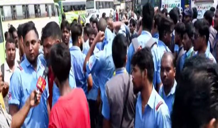 ରାଜଧାନୀରେ ବନ୍ଦ ରହିଛି ‘ଆମ ବସ୍‌’ ସେବା, ଆନ୍ଦୋଳନରେ ବସିଲେ ଡ୍ରାଇଭର ଓ କଣ୍ଡକ୍ଟର…