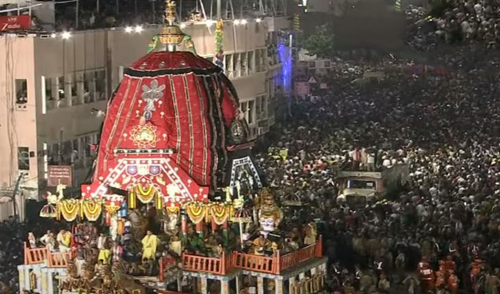 ରଥକୁ ଟାଣି ନେଉଛନ୍ତି ଶ୍ରଦ୍ଧାଳୁ; ଘର୍ଘର ନାଦରେ ବଡ଼ଦାଣ୍ଡରେ ଗଡୁଛି ରଥ, ଜୟ ଜଗନ୍ନାଥ ଧ୍ବନିରେ କମ୍ପୁଛି ଶ୍ରୀକ୍ଷେତ୍ର…