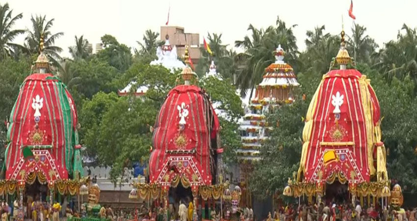 ରଥରେ ବିରାଜିଲେ ଚତୁର୍ଦ୍ଧାମୂର୍ତ୍ତି, ଭାଇ-ଭଉଣୀଙ୍କୁ ସାଥୀରେ ଧରି ଶ୍ରୀମନ୍ଦିର ଅଭିମୁଖେ ବାହୁଡ଼ିବେ କାଳିଆ ଠାକୁର…