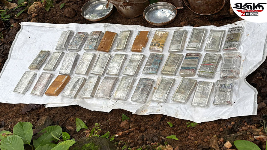 ମାଟି ତଳୁ ମିଳିଲା ୩୫ ଲକ୍ଷ ଟଙ୍କା, ବିସ୍ଫୋରକ କିଣିବା ପାଇଁ ମାଓବାଦୀମାନେ ଲୁଚାଇ ରଖିଥିଲେ