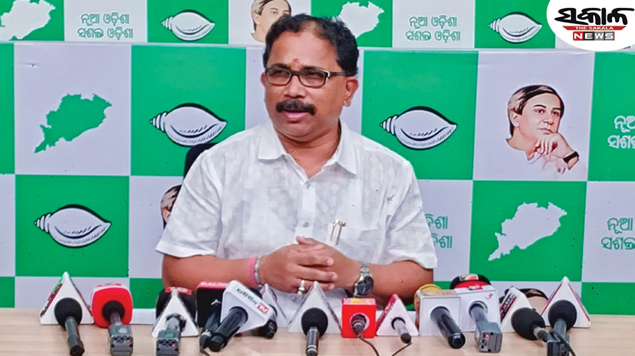 ବରିଷ୍ଠ ପୋଲିସ ଅଧିକାରୀଙ୍କୁ ଜିଲ୍ଲା ଦାୟିତ୍ୱ ପ୍ରସଙ୍ଗ: ବିଜେଡି କହିଲା, 'ପୋଲିସ ଡିଜି ମାନିଲେ, ରାଜ୍ୟରେ ଆଇନଶୃଙ୍ଖଳା ଠିକ୍ ନାହିଁ'
