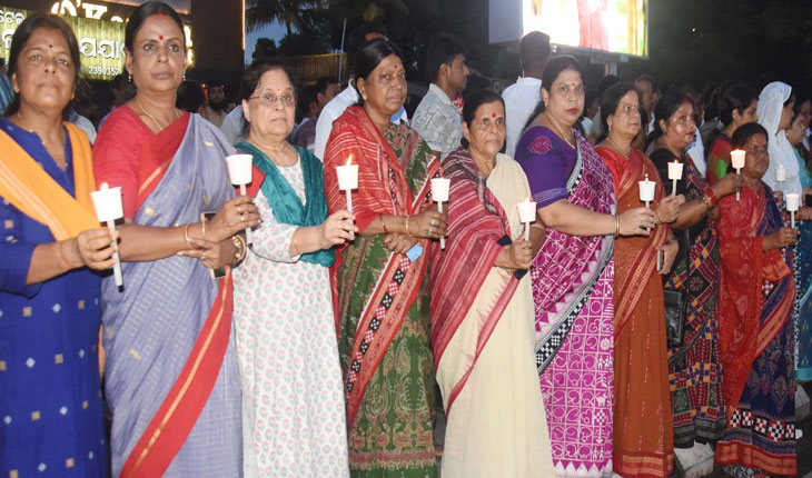 ସୌମ୍ୟାଶ୍ରୀଙ୍କ ଆତ୍ମାର ସଦ୍‌ଗତି ଓ ନ୍ୟାୟ ପ୍ରଦାନ ପାଇଁ ବିଜେଡିର କ୍ୟାଣ୍ଡେଲ ଶୋଭାଯାତ୍ରା