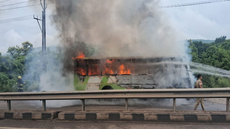 ଜାତୀୟ ରାଜପଥ ଉପରେ ଜଳିଗଲା ‘ଆମ ବସ’