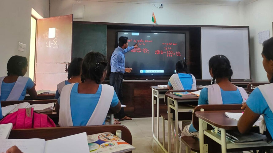 ବେଦାନ୍ତ ଆଲୁମିନିୟମର ପ୍ରୋଜେକ୍ଟ ବିଦ୍ୟାଗ୍ରହ ଝାରସୁଗୁଡାର ଗ୍ରାମୀଣ ଶ୍ରେଣୀଗୃହରେ ଡିଜିଟାଲ୍ ଶିକ୍ଷଣର ଶୁଭାରମ୍ଭ କରିଛି