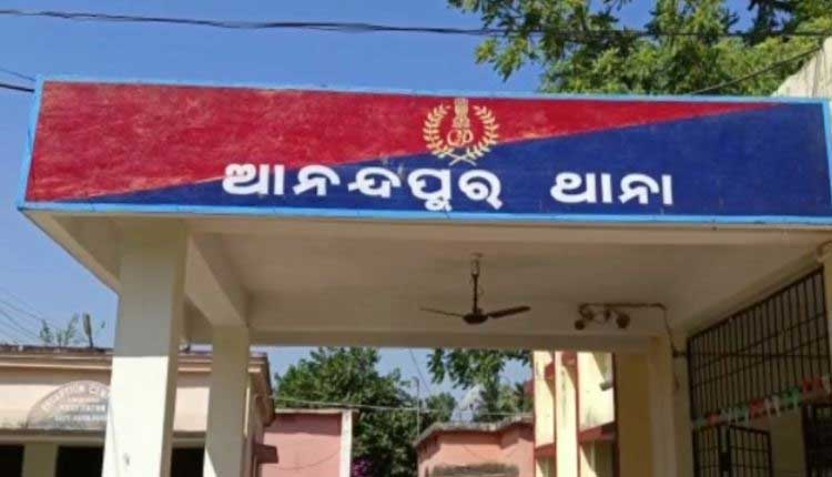 ଜୋତା ମାଳ ପିନ୍ଧାଇ ଗାଁ ଦାଣ୍ଡରେ ବୁଲାଇବା ପଡିଲା ମହଙ୍ଗା, ୪ ଜଣଙ୍କୁ ବାନ୍ଧିଲା ପୋଲିସ