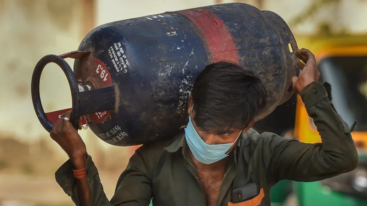 ଅକ୍ଟୋବର ପହିଲାରୁ ବ୍ୟବସାୟିକ LPG ସିଲିଣ୍ଡର ମୂଲ୍ୟ ବୃଦ୍ଧି